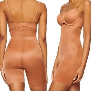 SKIMS Barely There Shapewear Mid Thigh Shorts in Bronze